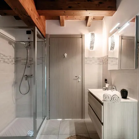 Mosaic - By Myhomeincomo Apartment Nesso