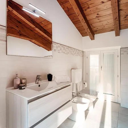 Mosaic - By Myhomeincomo Apartment Nesso