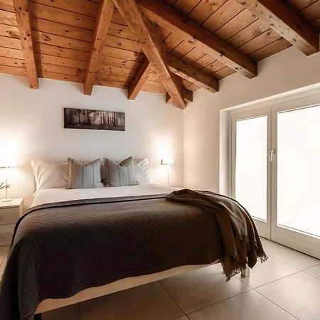 Mosaic - By Myhomeincomo 公寓