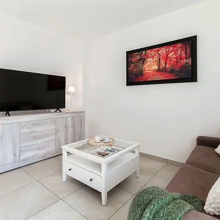 Mosaic - By Myhomeincomo Apartment *