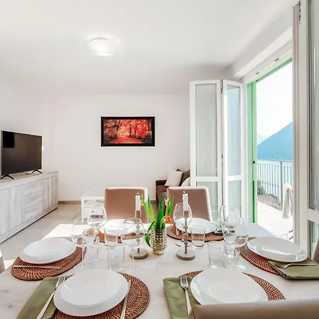 Mosaic - By Myhomeincomo Apartment *