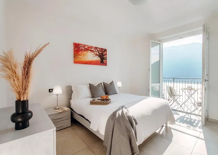 Mosaic - By Myhomeincomo Apartment *