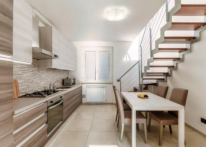 Mosaic - By Myhomeincomo Apartment *