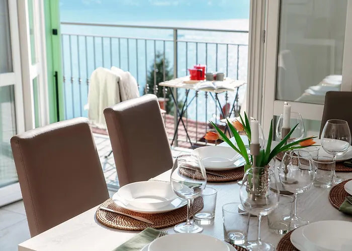 Mosaic - By Myhomeincomo Apartment