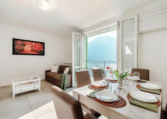 Mosaic - By Myhomeincomo Apartment *