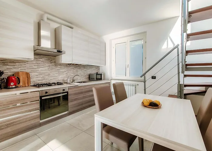 Mosaic - By Myhomeincomo Apartmán